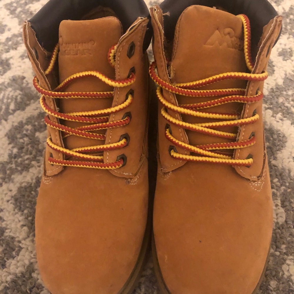 Mountain Gear Chukka Boots